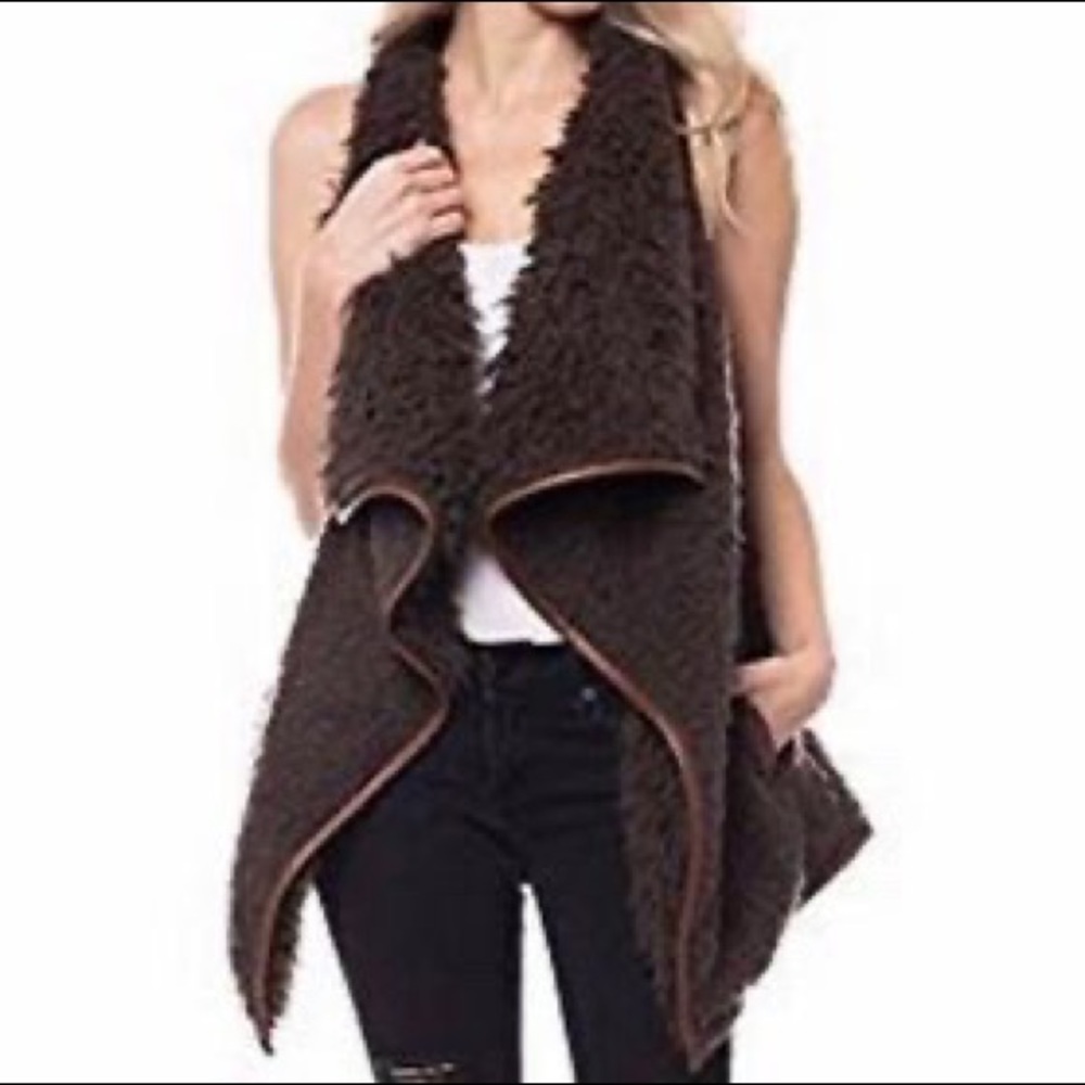 Love Tree faux fur vest